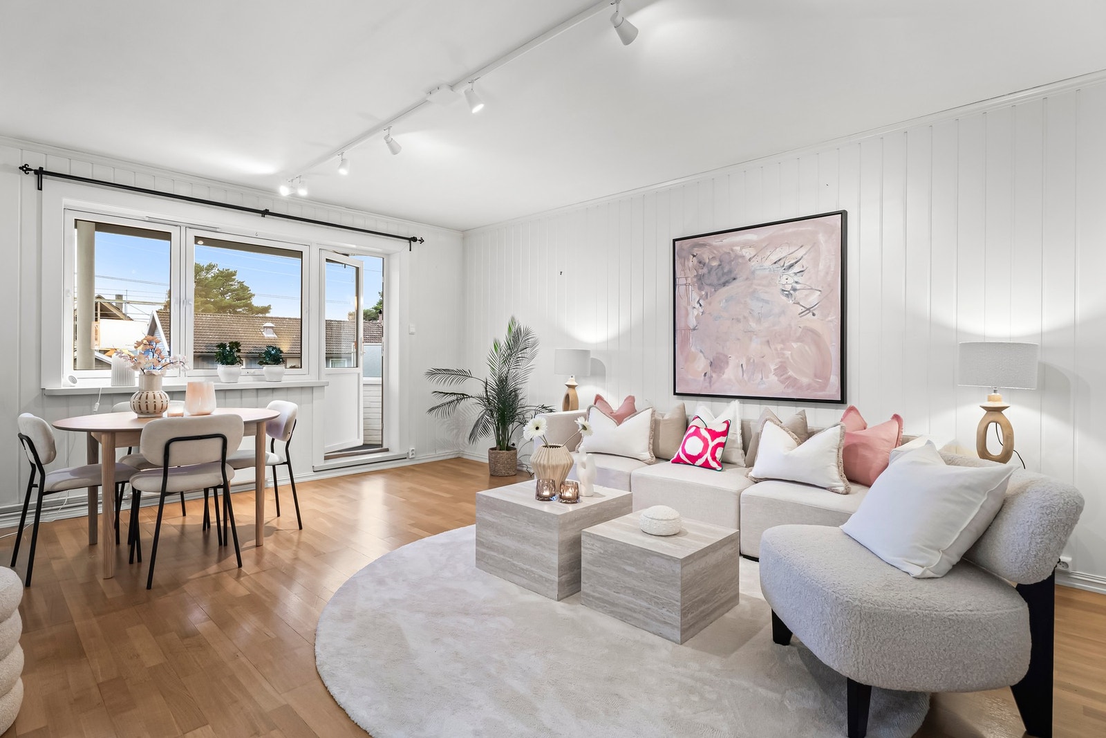 Vinduene og balkongdøren er nye fra 2019, og ble skiftet i regi av borettslaget. Galleribilde