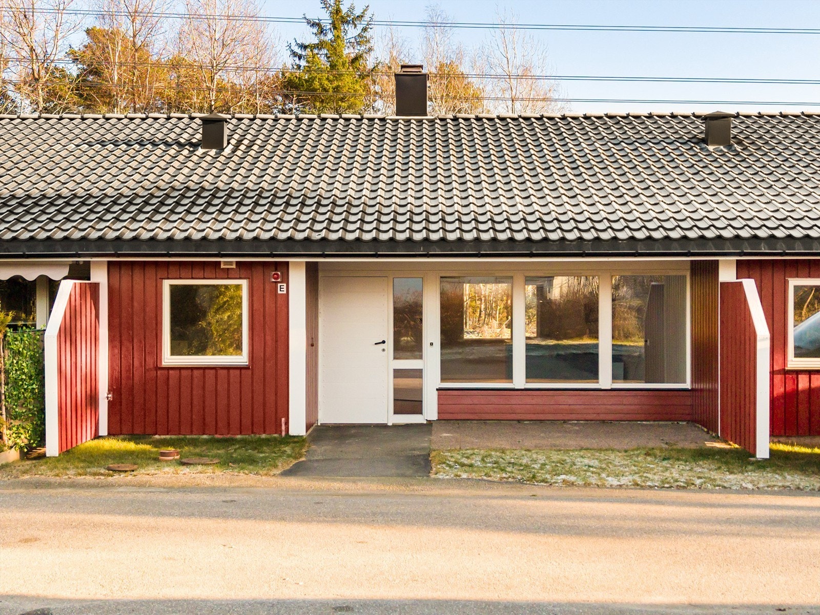 Til leiligheten er det meget enkel adkomst - helt uten trinn. Galleribilde