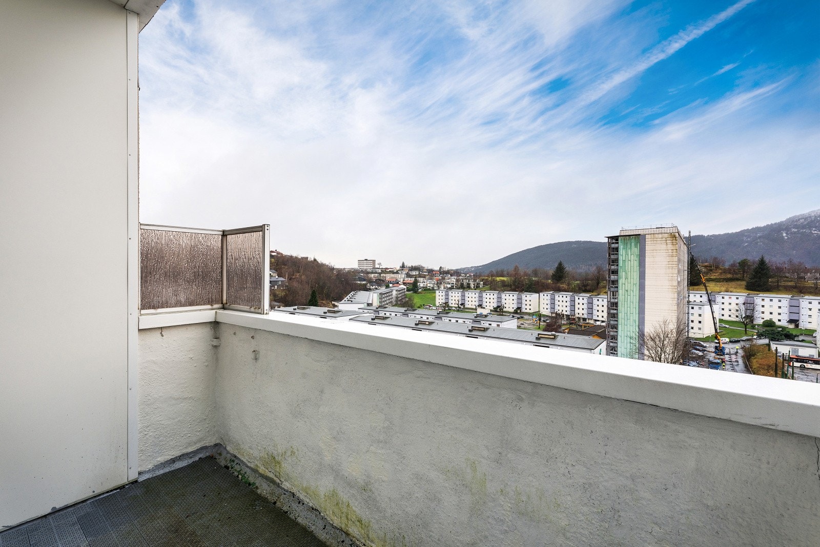 Vestvendt balkong helt uten sjenerende innsyn. Galleribilde