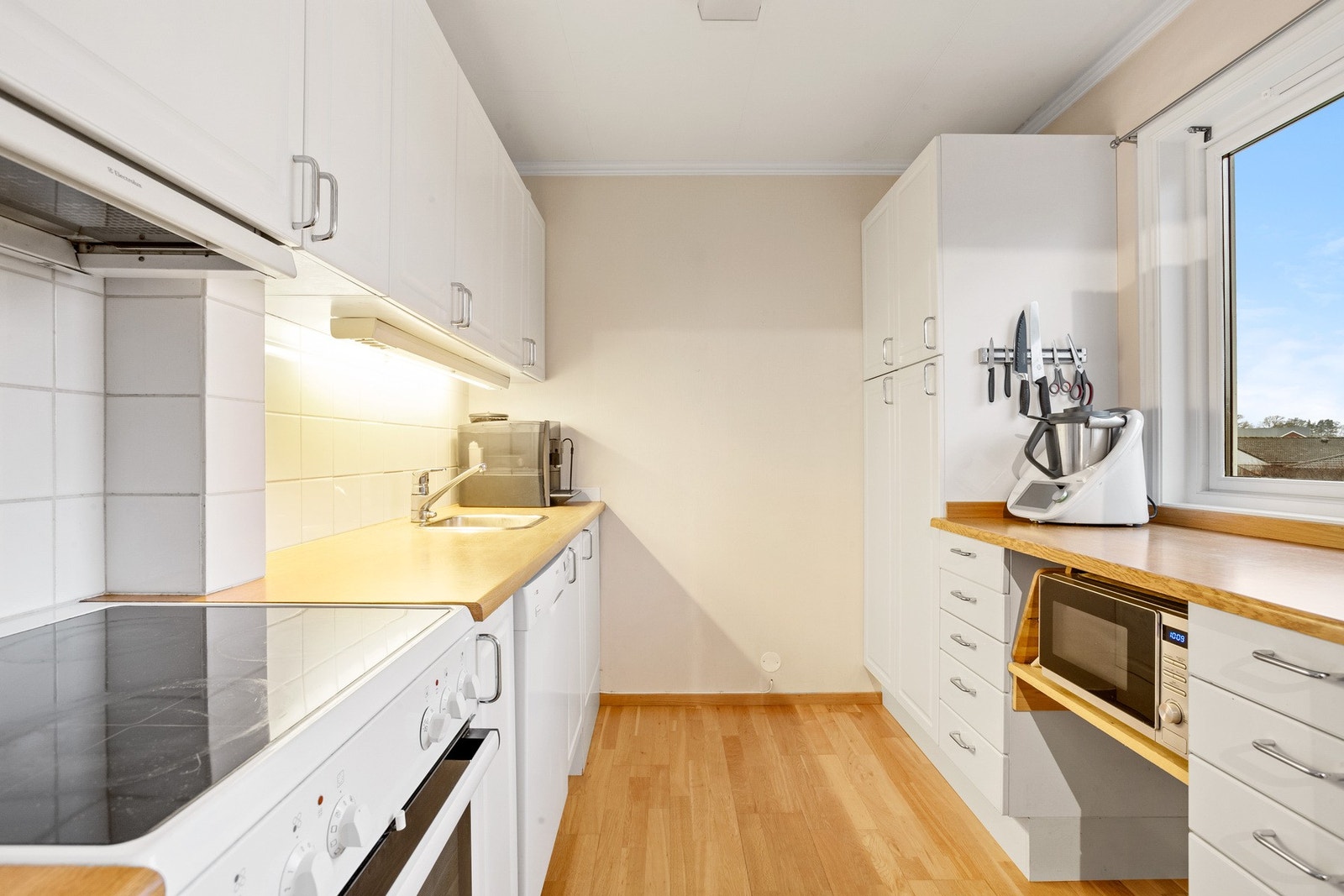 Mulig å sette inn dør her om man vil inlemme alt til en boenhet det er fullt lovlig Galleribilde