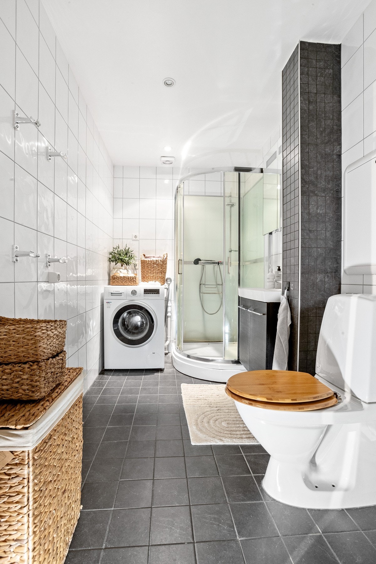 Bad med opplegg for vaskemaskin Galleribilde