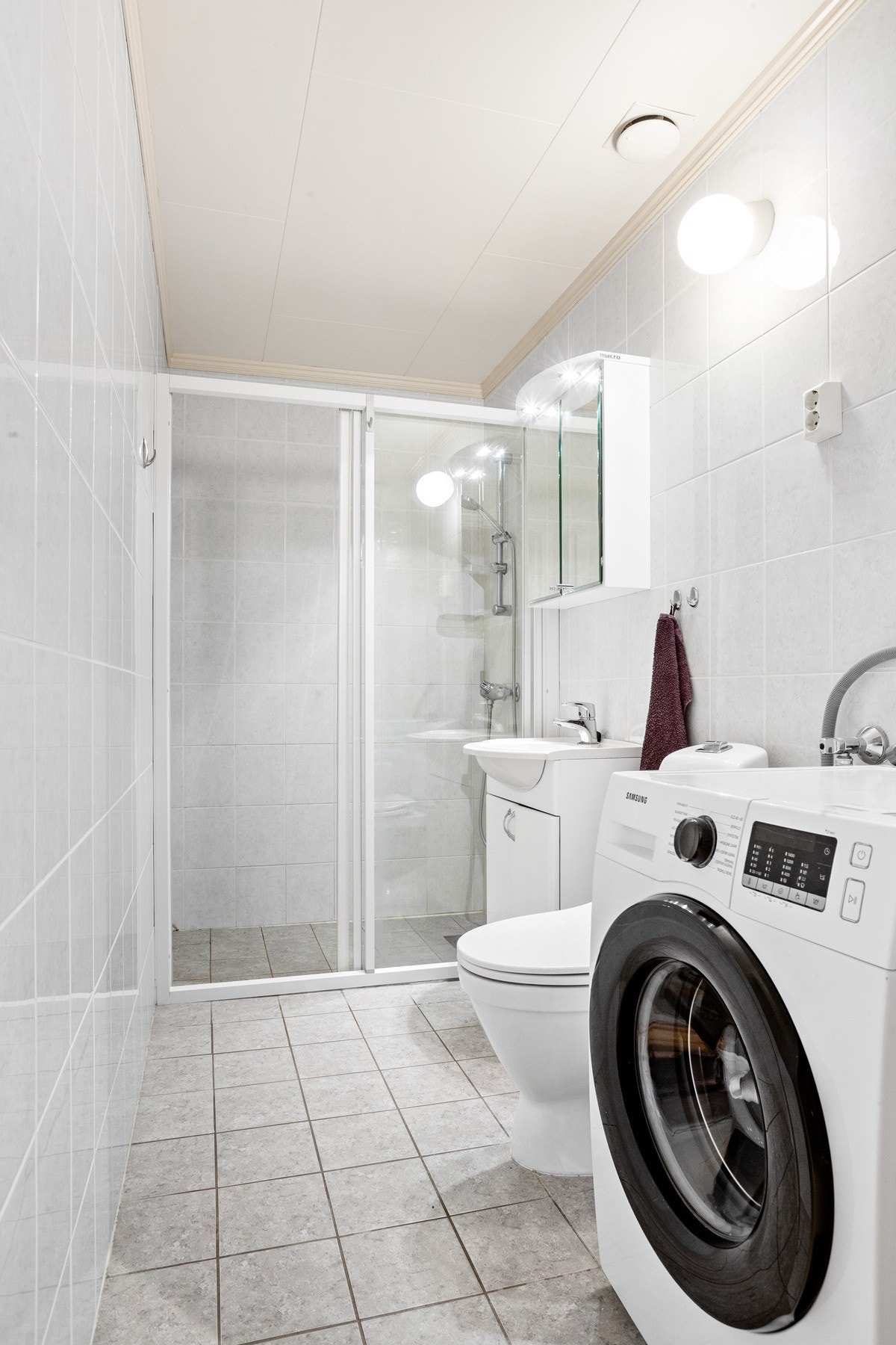 Bad med opplegg for vaskemaskin Galleribilde