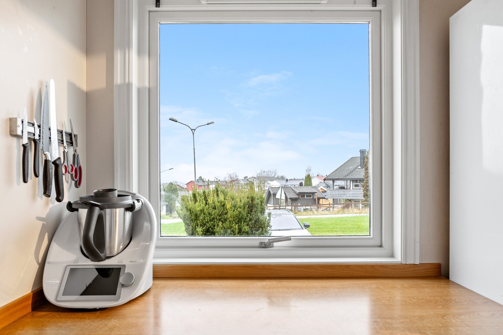 Vakker utsikt fra kjøkkenet Galleribilde