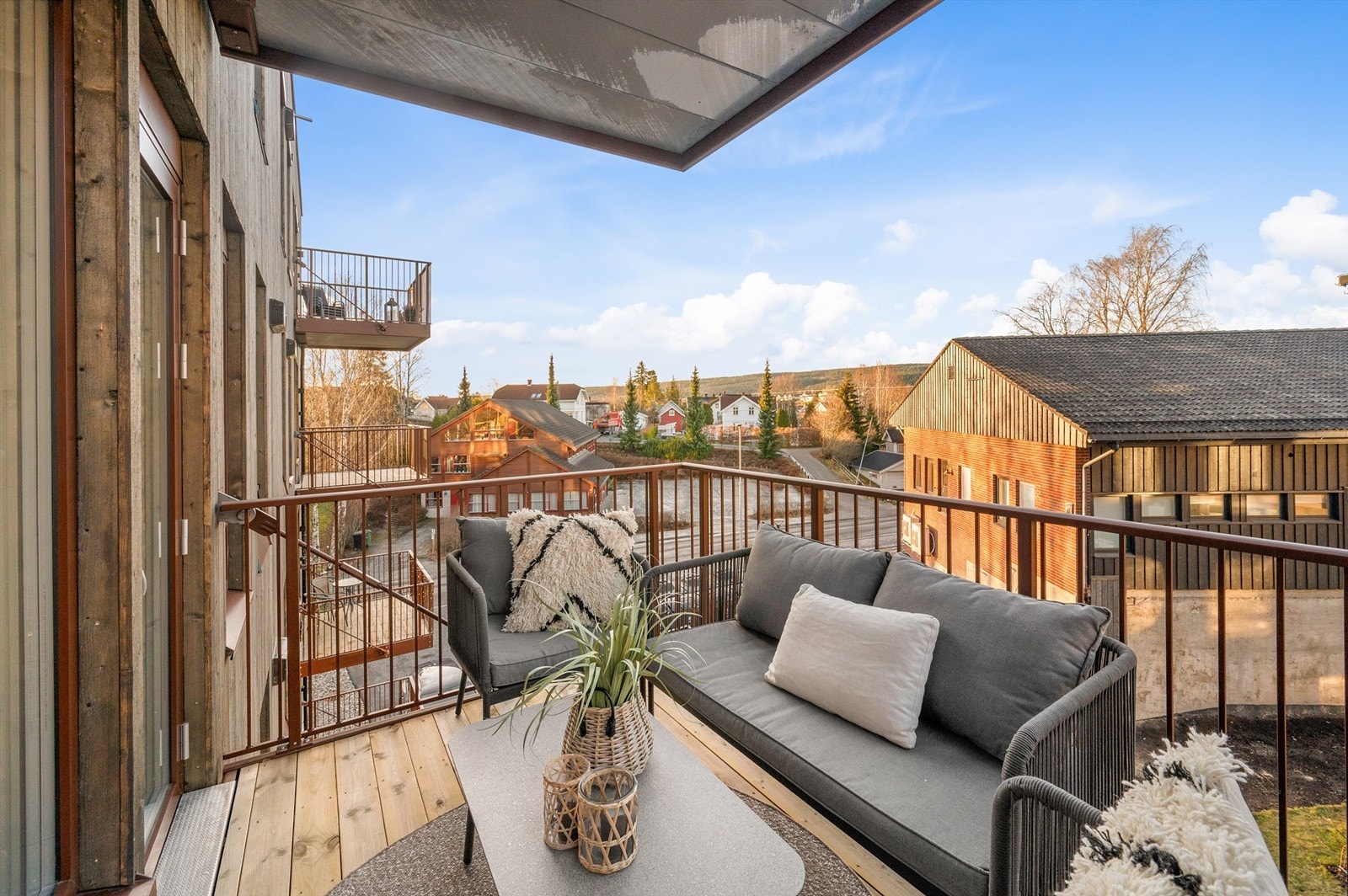 Tom Martinsen v/ Eiendomsmegler Krogsveen har gleden av å presentere Bekkedroga 14! Foto: Peter Futo/Cool Pics AS Galleribilde