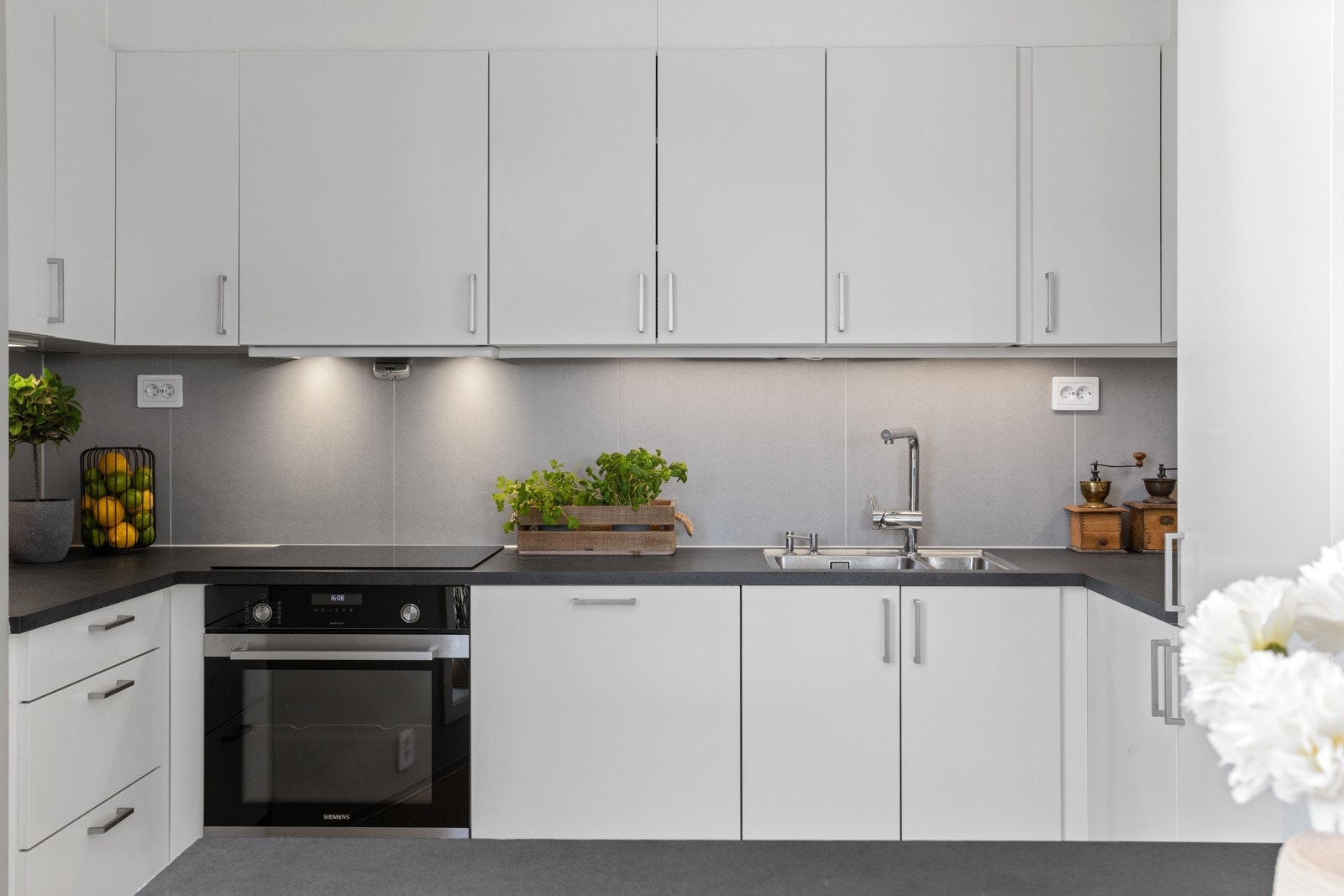 Det er godt med både benke- og skapplass Galleribilde