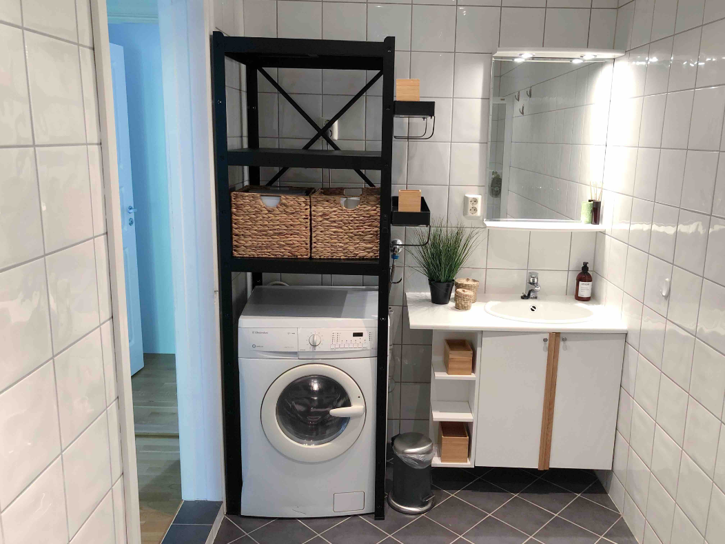 Bad med kombi vaskemaskin/tørketrommel Galleribilde
