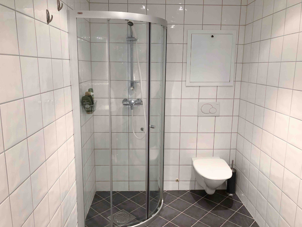 Romslig bad. Galleribilde