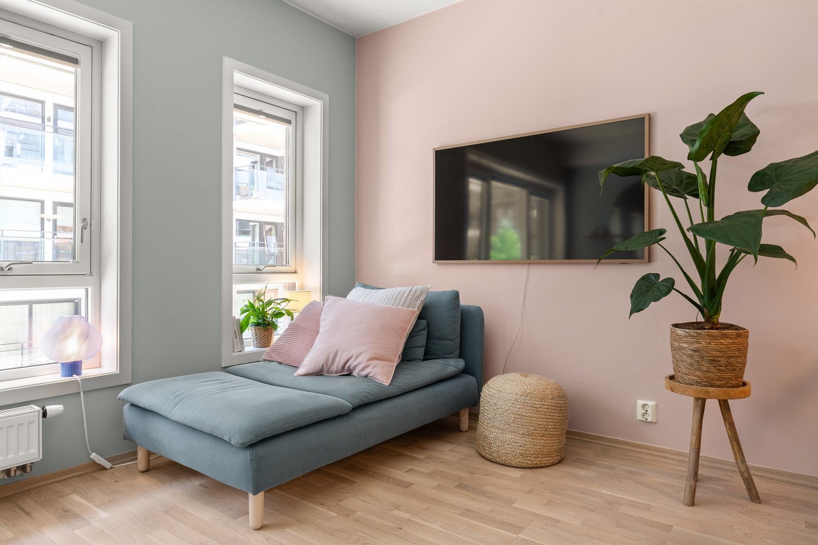 Stuens utforming gjør det enkelt å innrede etter eget ønske og personlige stil. Galleribilde