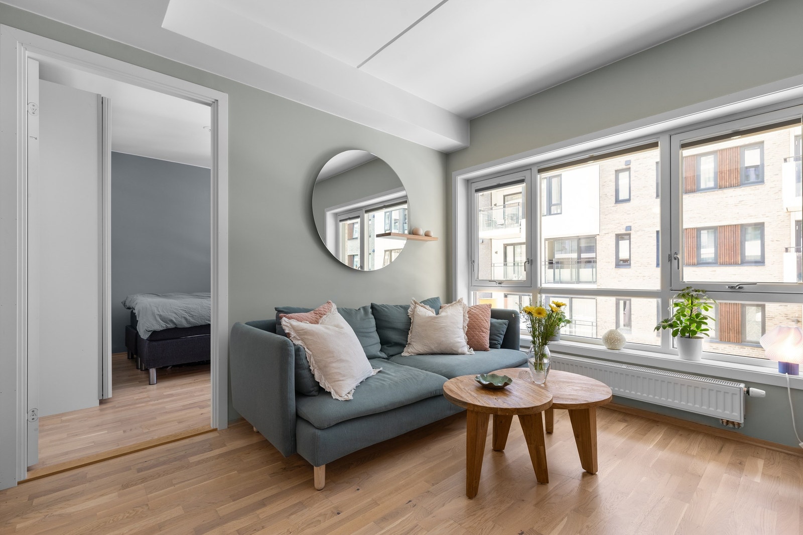 Her er det god plass til sofa med tilhørende salongbord og tv-seksjon. Galleribilde