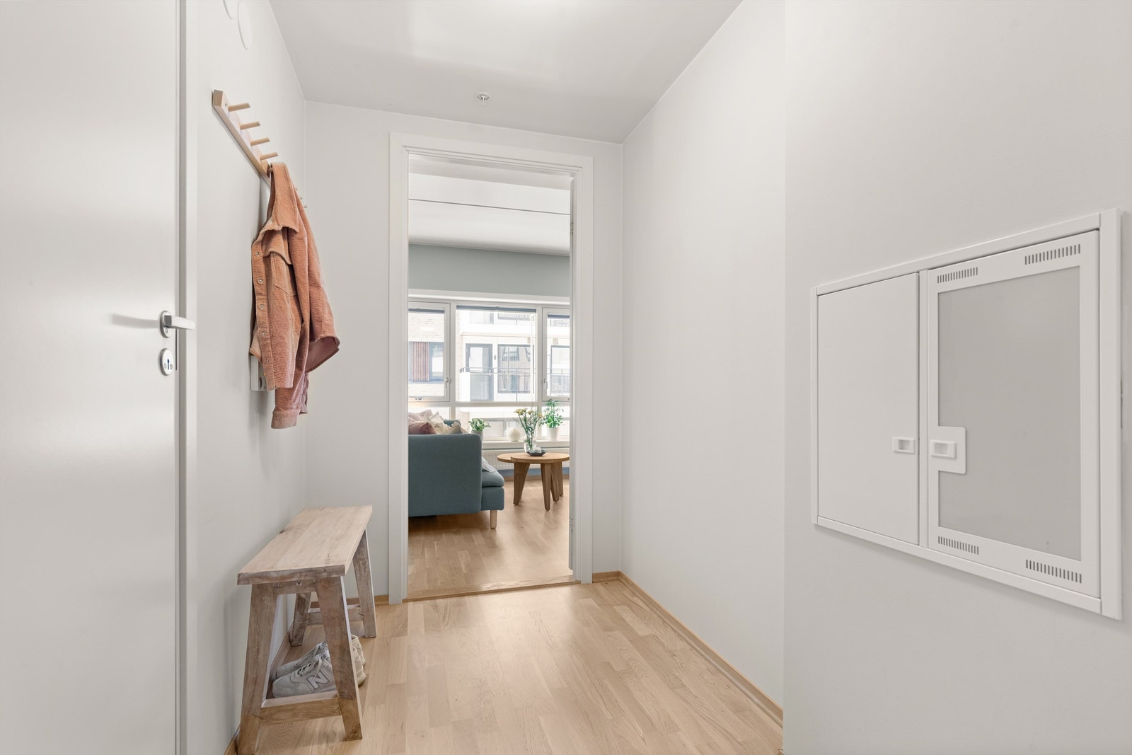 Det første som møter deg er en lys og innbydende entré, som gir et godt førsteinntrykk av leiligheten. Galleribilde