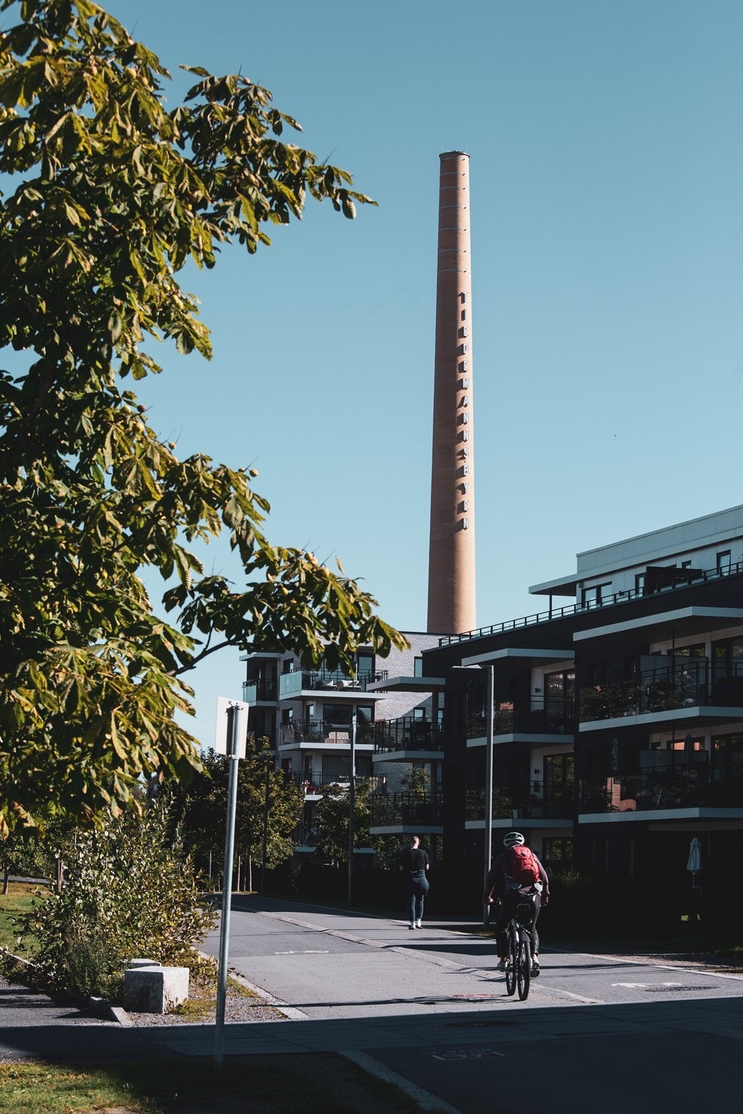 Nærområdet er betydelig oppgradert de senere år, både med hensyn til uterom og moderne bebyggelse. Galleribilde