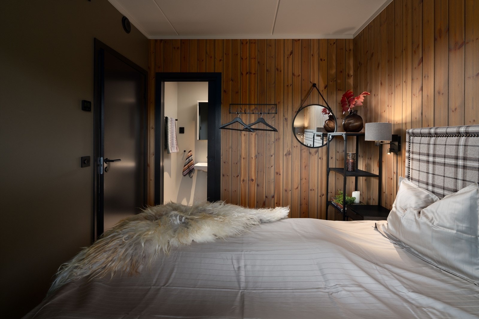 Inngang til eget bad/wc fra soverom 1 Galleribilde