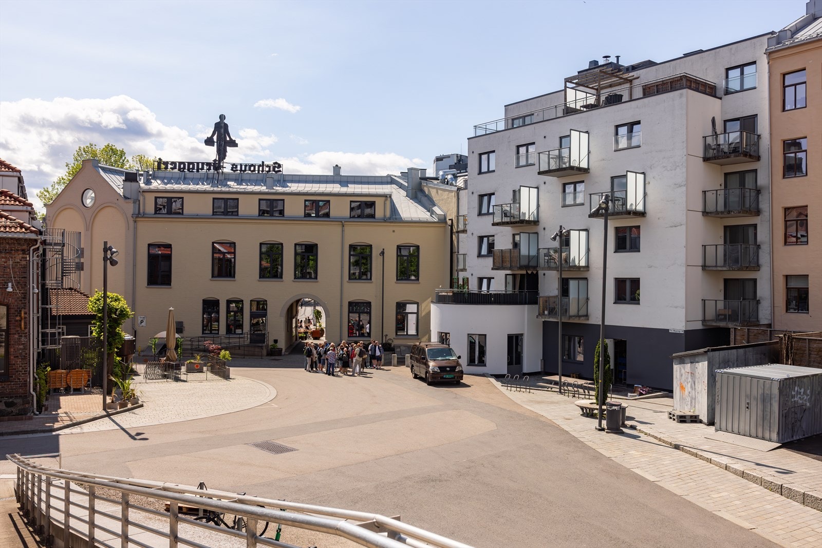 Fasaden sett fra gårdsrommet. Galleribilde
