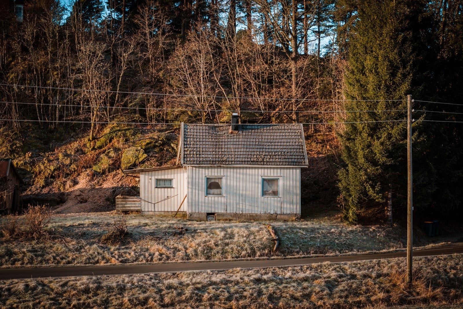 For deg som er glad i naturen - renoveringsobjekt med romslig tomt og skog som nærmeste nabo Galleribilde