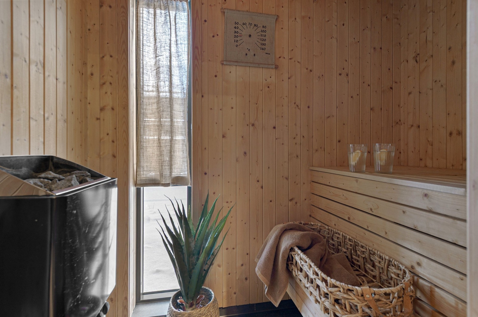 Badstuen er utstyrt med badstueovn, ideelt for avslapning etter en lang dag ute. Galleribilde