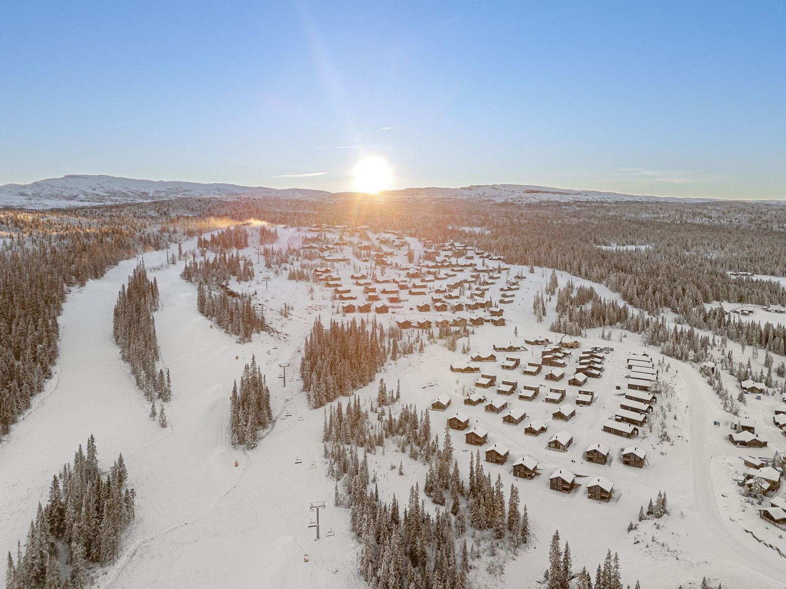 Med alpinbakken kun 100 meter unna, er dette en ekte ski-in/ski-out eiendom. Galleribilde