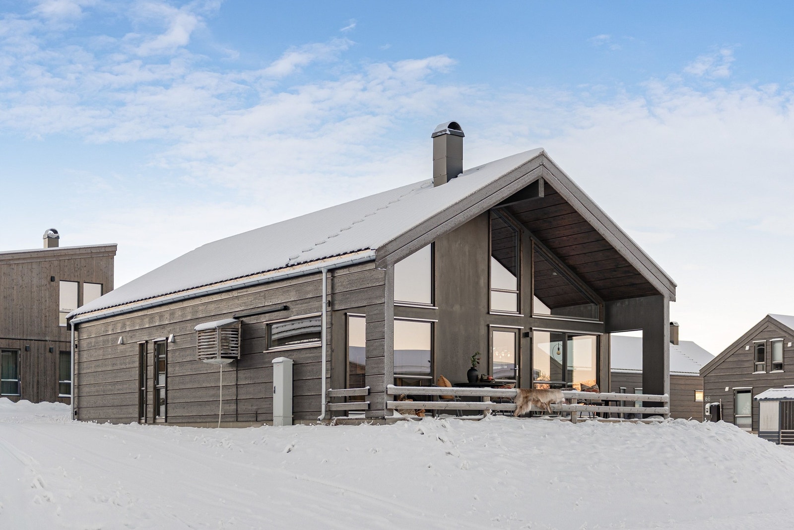 Eiendommen har en ettertraktet plassering med umiddelbar nærhet til alpinanlegget. Galleribilde