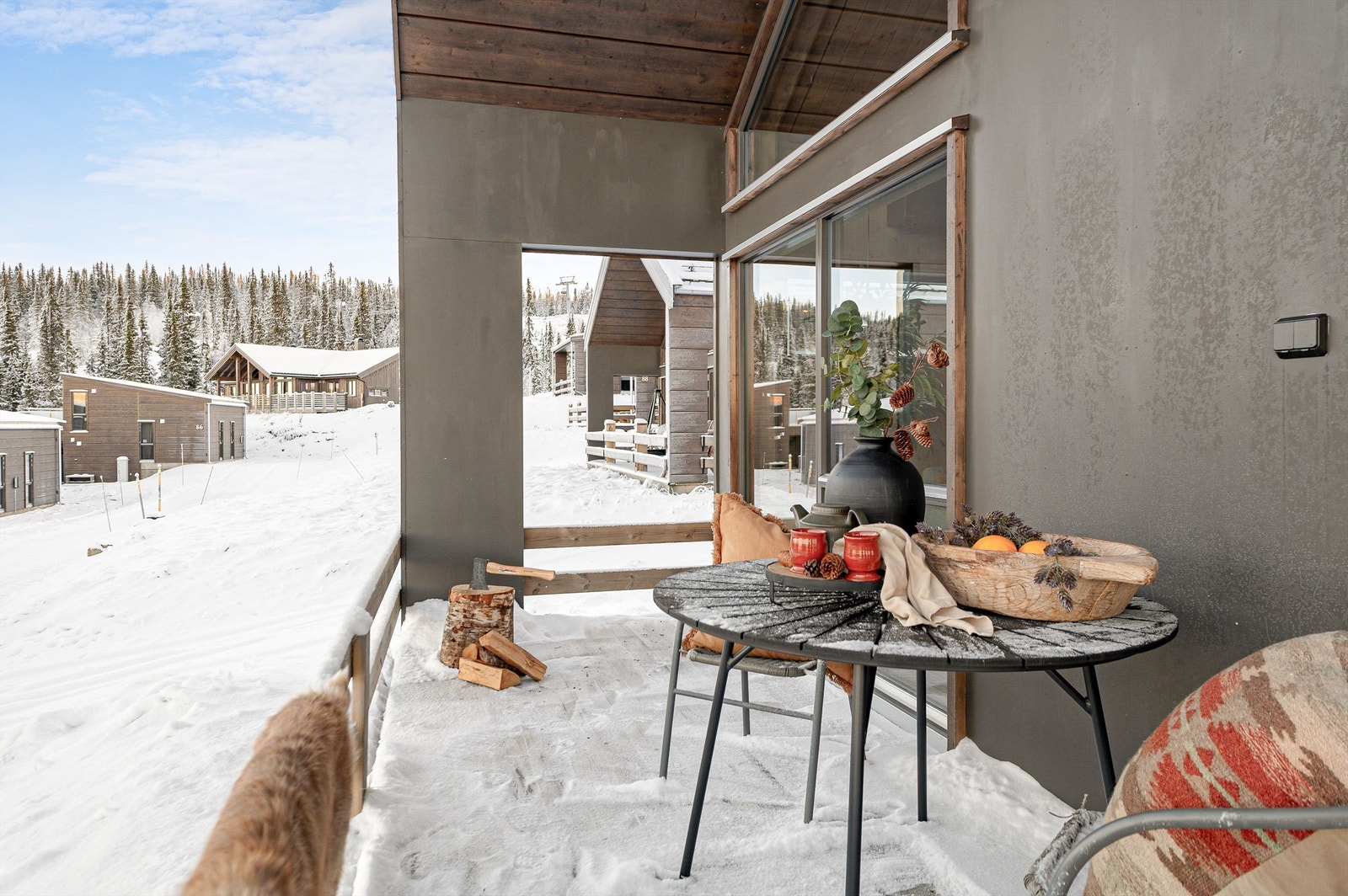 Her er det god plass til utemøbler og mulighet for å nyte morgenkaffen. Galleribilde