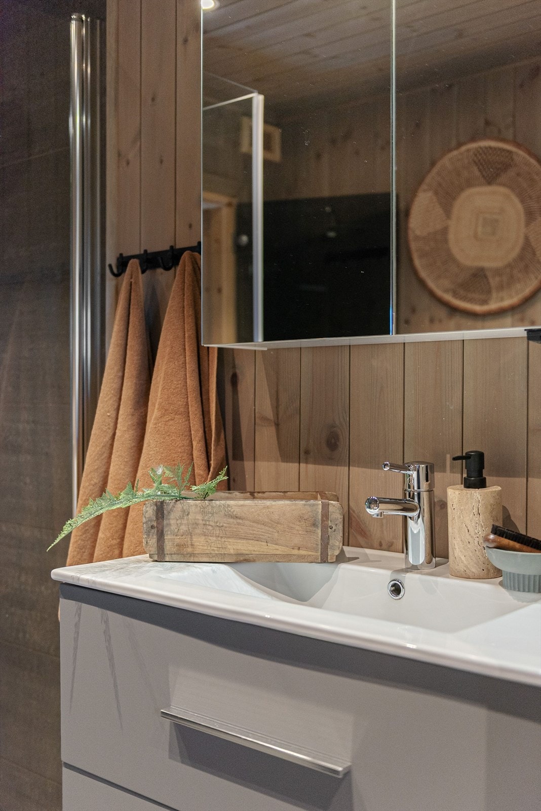 Det er behagelig gulvvarme på begge badene for ekstra komfort. Galleribilde