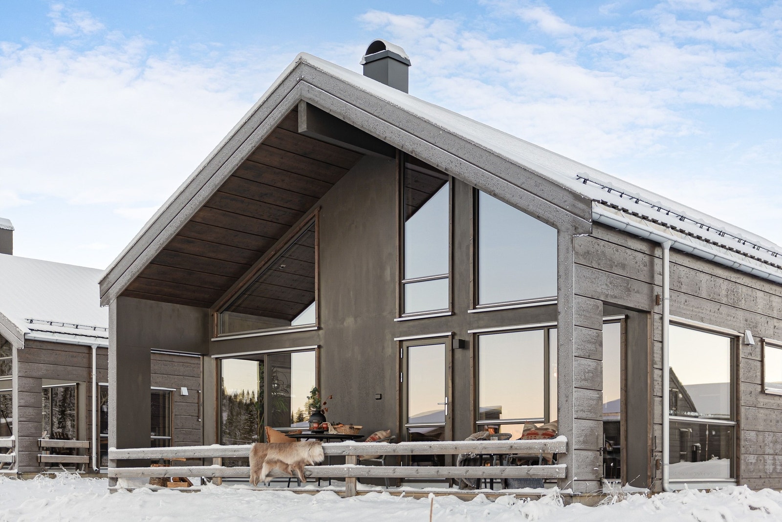 En moderne og innholdsrik fritidsbolig fra 2019, beliggende i hjertet av Kvitfjell. Galleribilde