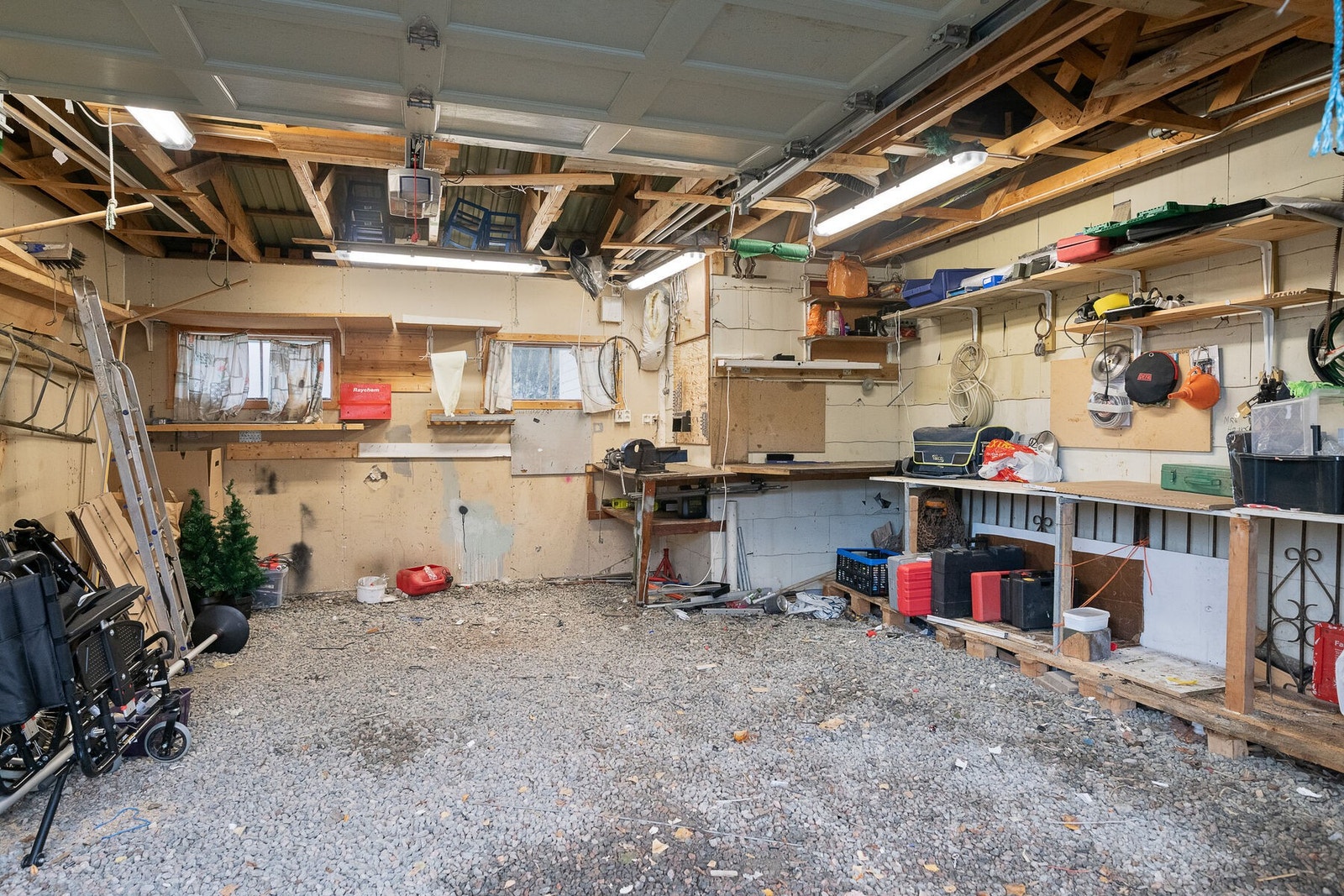 Garasjen innvendig. Galleribilde