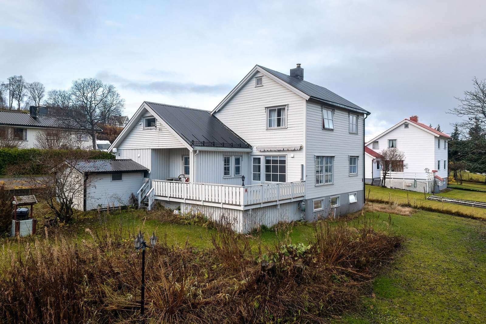 Velkommen til Vesterålsgata 51 og denne sentralt beliggende, romslige eneboligen med garasje og utebod! Foto: Lunde Images AS. Galleribilde