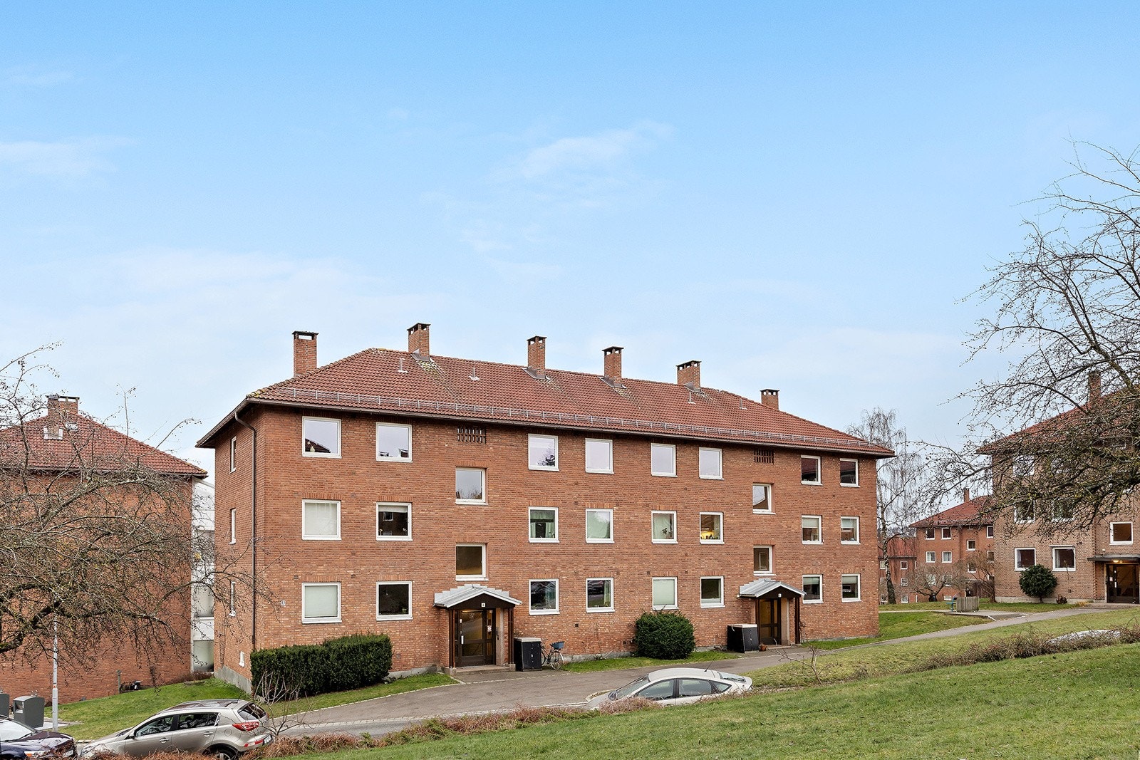 Gjennomgående endeleilighet i toppetasje med vindu på gavlvegg Galleribilde