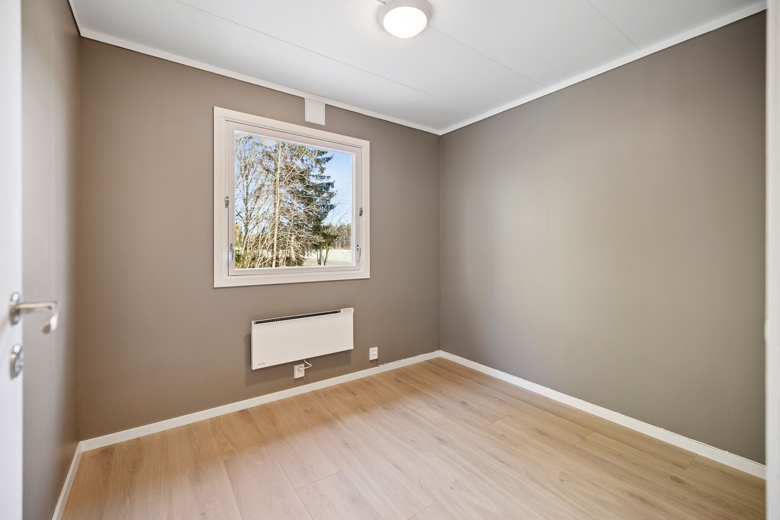 Mellomstort soverom 1. etg. Galleribilde