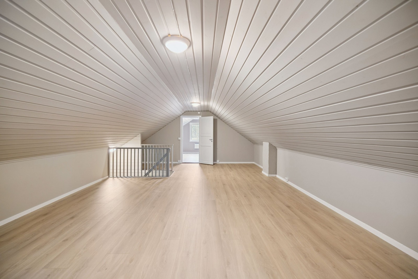 Loftsstue Galleribilde