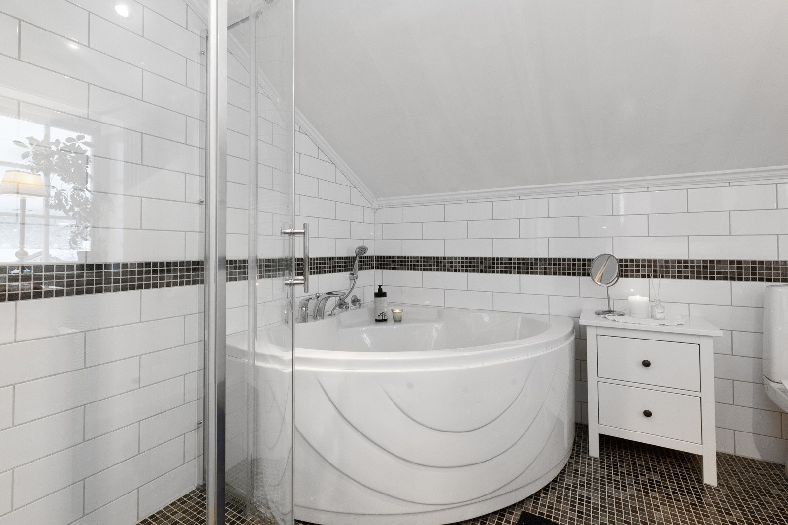 Hjørnebadekar (innstallert av nåværende eier) Galleribilde