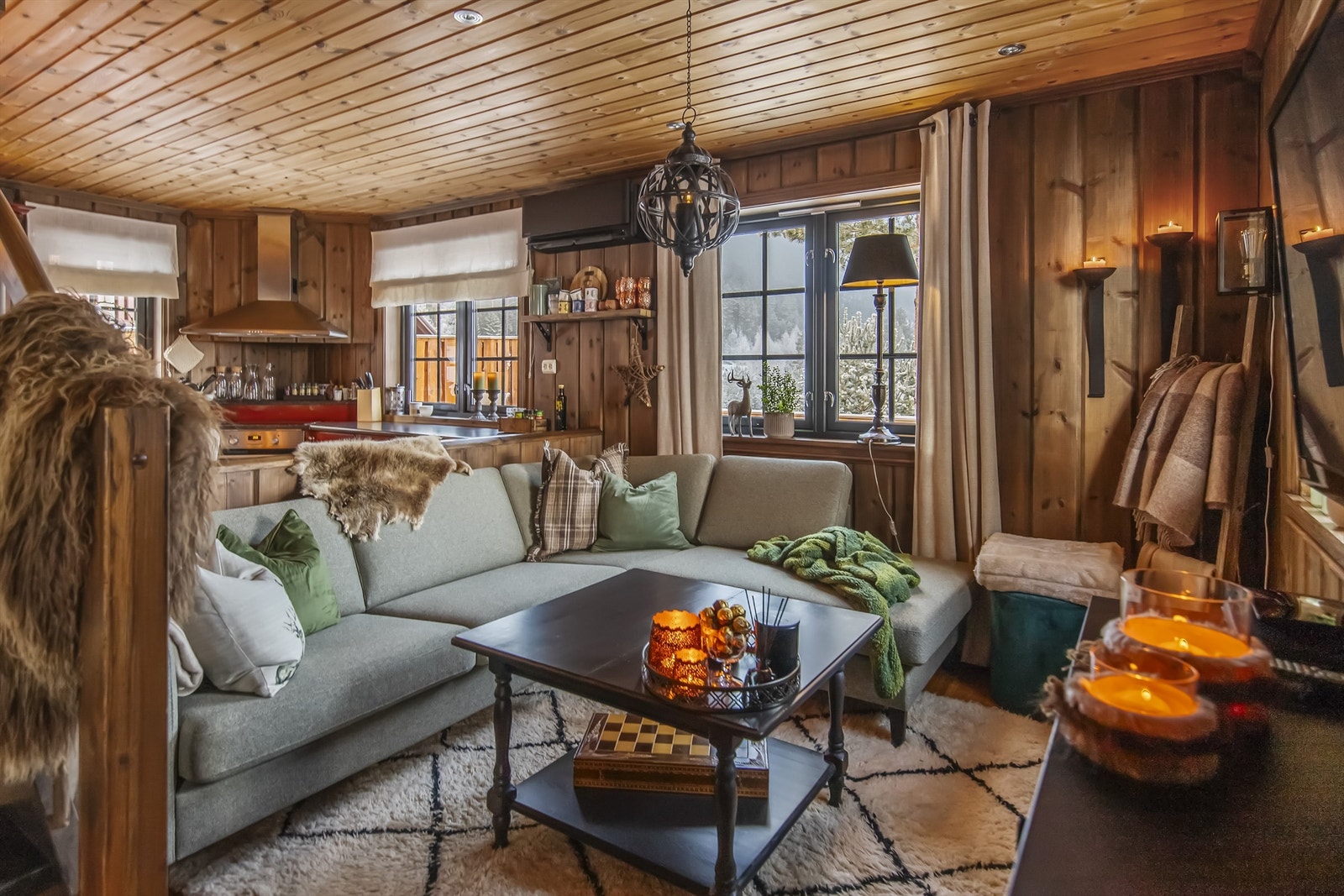 Smakfullt og delikat innredet singelhytte med god plass til hele familien Galleribilde