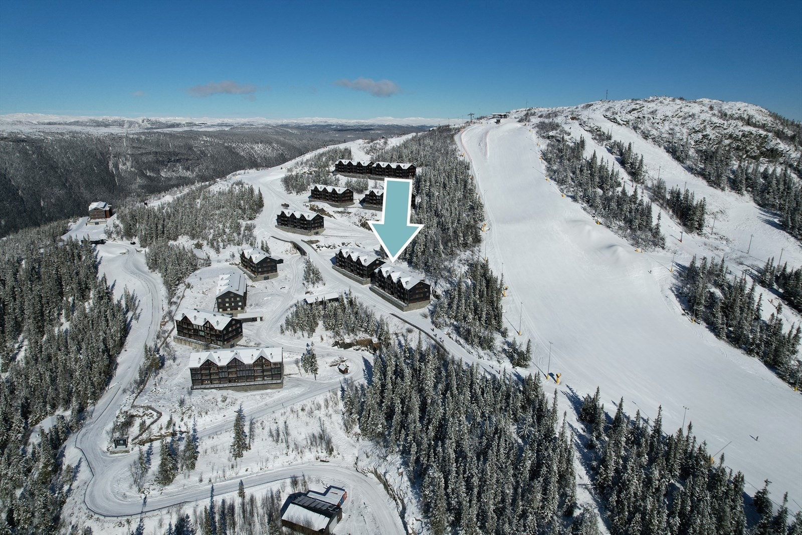 Gaustatoppe Lodge ligger i hjertet av Gaustablikk-området, som er kjent for sitt fantastiske naturlandskap og et bredt spekter av aktiviteter hele året. Beliggenheten gir fantastisk utsikt over Gaustatoppen, og stedet er perfekt for både vinter- og sommer Galleribilde