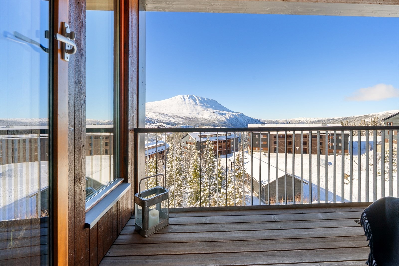 På solsiden av Gaustablikk får du ikke bare en fantastisk utsikt, men også svært gode solforhold gjennom store deler av dagen. Galleribilde