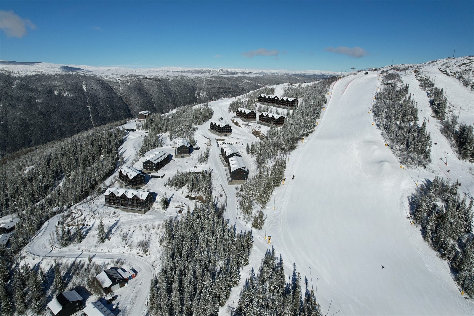 Her finner du alt fra en enkel 1 km løype for nybegynnere til en utfordrende høyfjellstur på 23 km. Løypenettet gir gode muligheter for å kombinere ulike ruter og skreddersy turen etter egne ønsker. Det er ca13 km av traseene som har skøytespor. Galleribilde