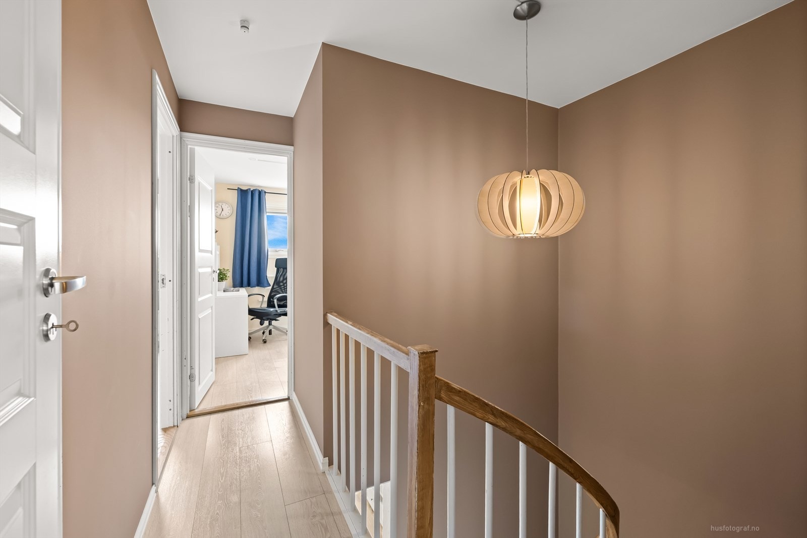 Trapperom/ gang. Galleribilde