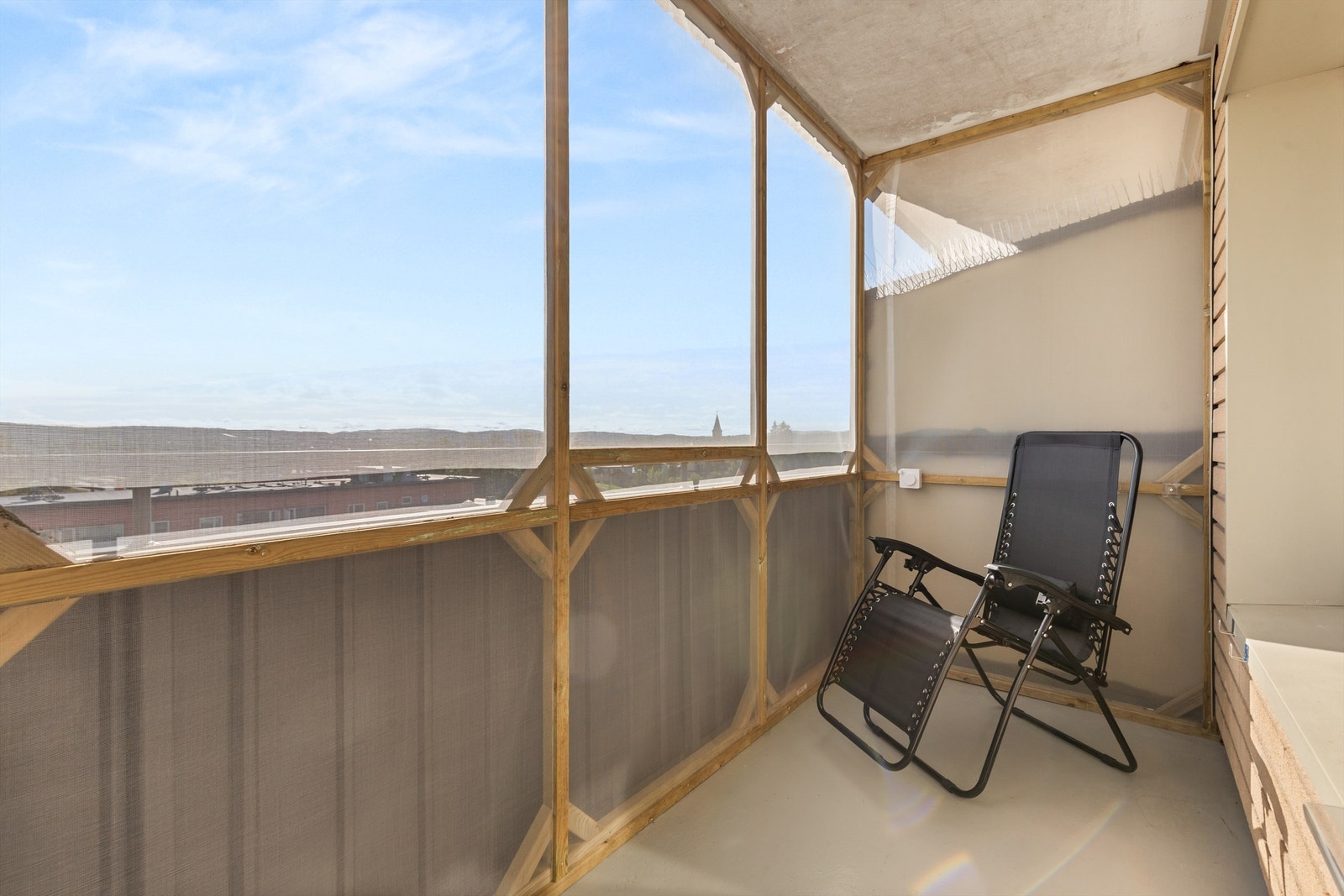 Romslig balkong med hyggelig utsikt! Galleribilde