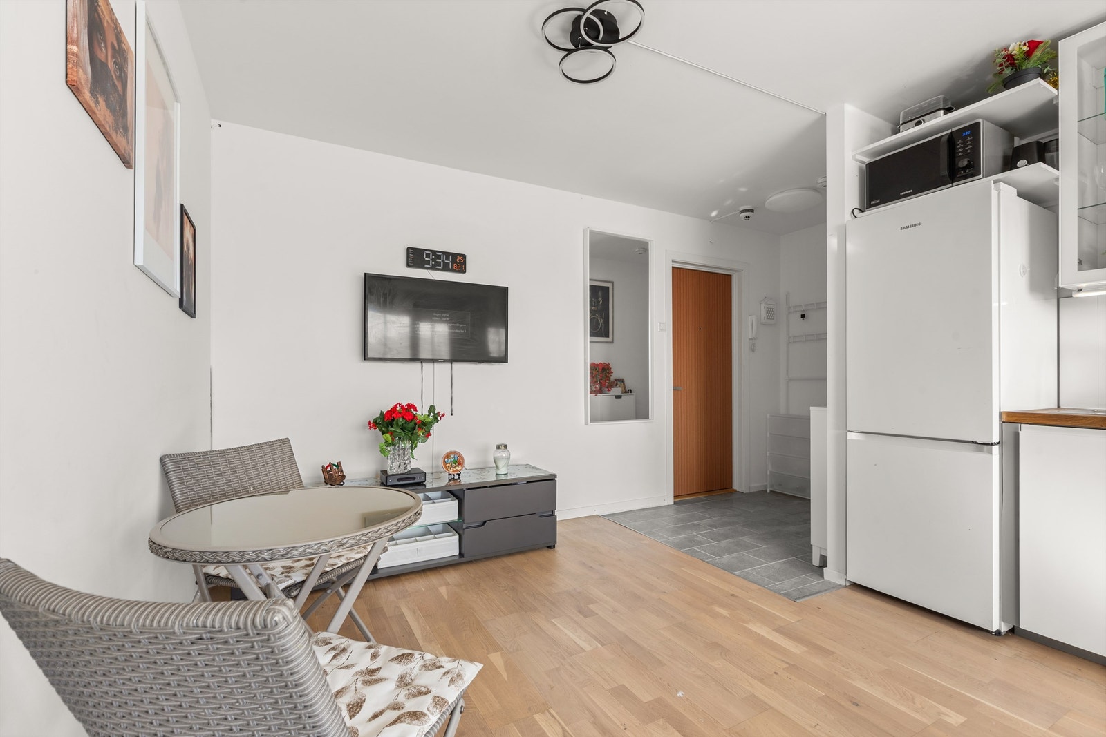 Parkett på gulv og slette, malte flater. Galleribilde