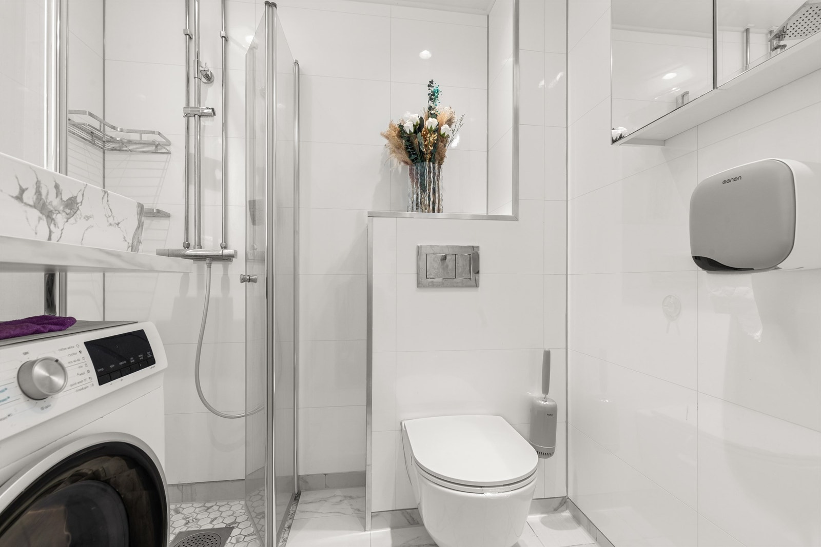 Lekkert bad som ble overflateoppusset i 2025. Galleribilde