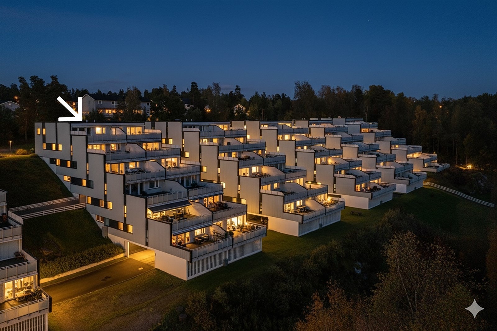 Boligen ligger i et veletablert og populært boligområde på Åvangen i Moss kommune. Det er kort vei til barnehager og skoler. Galleribilde
