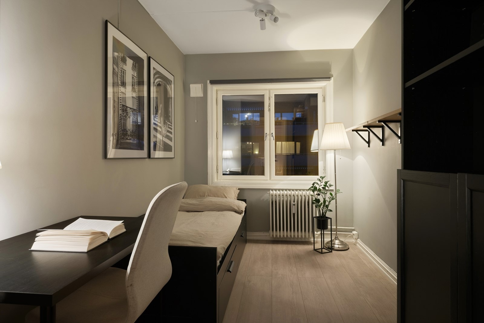 Soverom 2 er også av god størrelse. Passer utmerket som gjesterom/ barnerom. Galleribilde