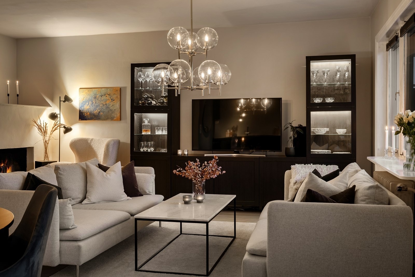 Leiligheten er malt i tidsrike farger. Nye gulv i 2021/2022. Galleribilde