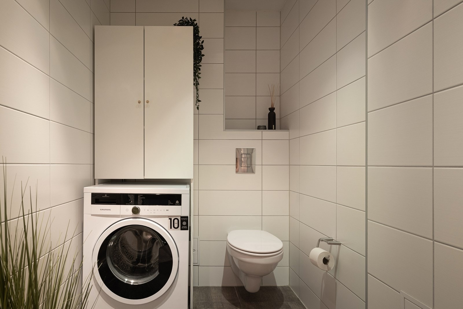 Det er plass/ opplegg for vaskemaskin. Gulvvarme. Galleribilde