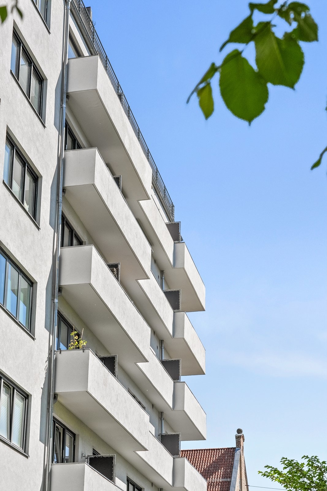 Fasade. Gode rekreasjonsmuligheter i nærområdet, med Gausta/Sognsvannsbekken som strekker seg fra Fløen T-banestasjon og hele veien opp til Sognsvann og marka. Galleribilde