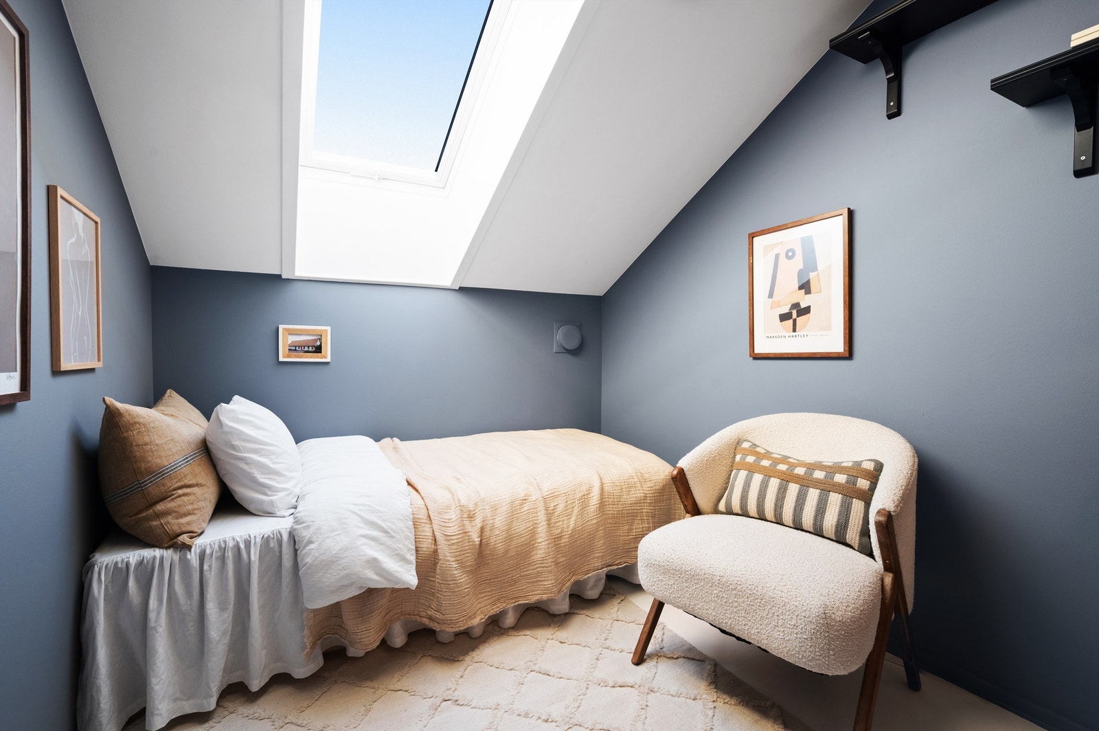 Rommet har plass til seng, pult eller annet ønskelig møblement. Galleribilde