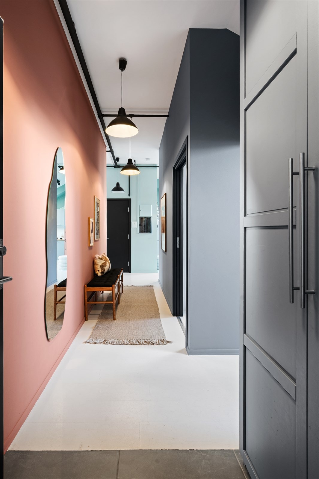 Entréen sørger for et godt førsteinntrykk av boligen. Galleribilde