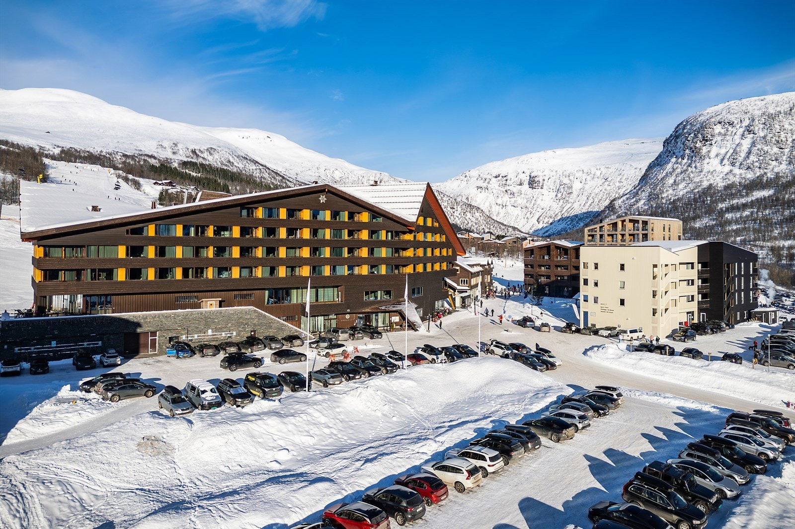 Det er kort vei til "sentrum" hvor du finner afterski, restauranter, bowling og andre kjekke aktiviteter. Galleribilde