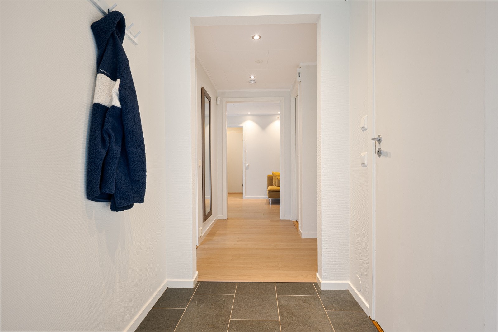 Gulvvarme i flere rom utenom bad med varmekabler. Galleribilde