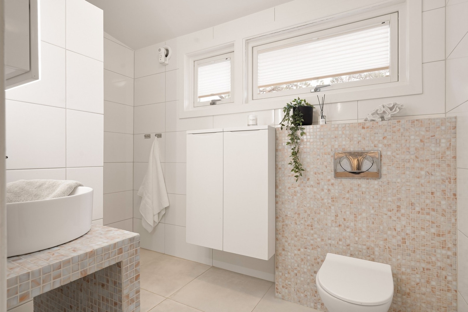 Bad oppusset i nyere tid med tidløse materialvalg Galleribilde