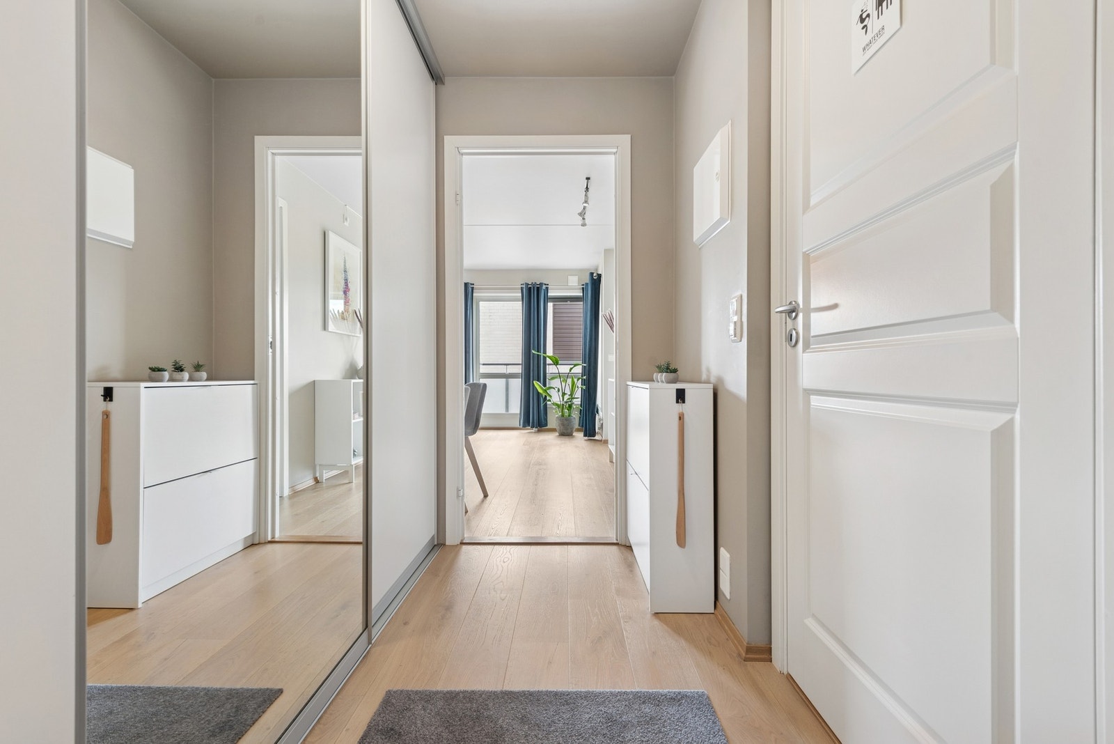 Velkommen inn i en ryddig og innbydende bolig! Galleribilde