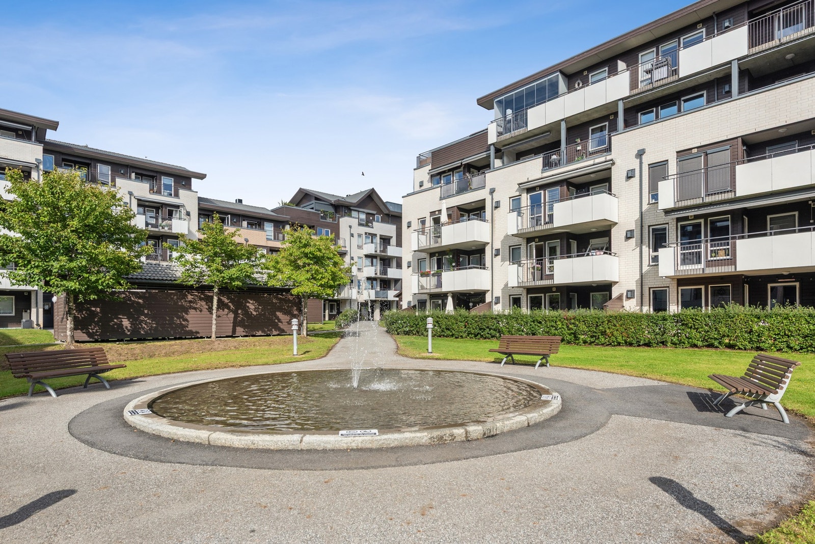 Kort gangvei til Jessheim Storsenter med 145 butikker og spisesteder - her får du byliv på sitt beste. Galleribilde